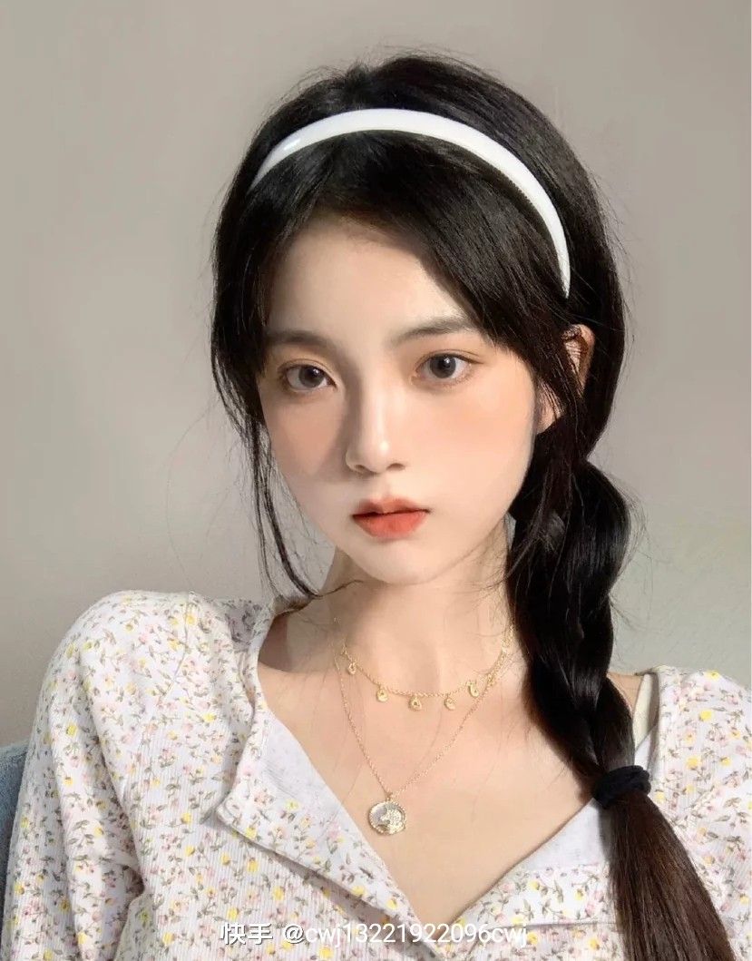 两个极品姐妹花~深情相拥美女头像图片真人