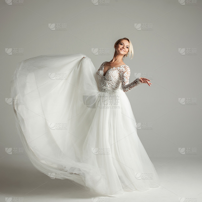 一位穿着白色婚纱的亚洲华人新娘的肖像_美女头像一个人