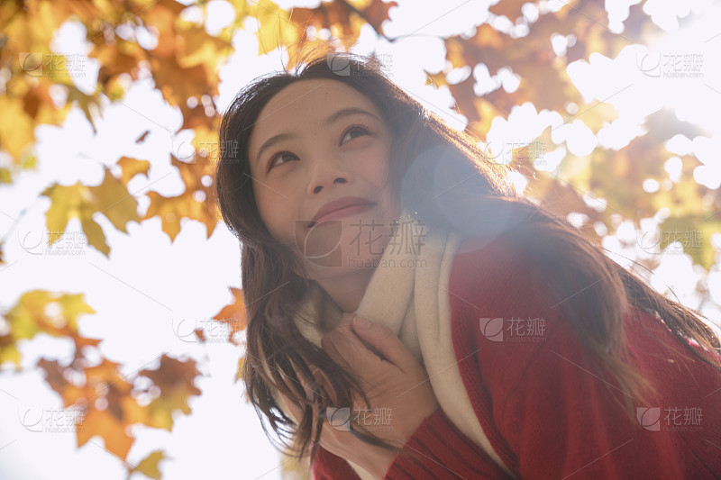 服装服饰模特人像_美女自拍旅游头像