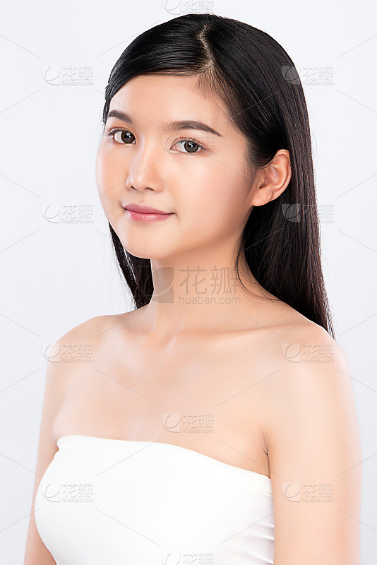 美丽的年轻亚洲女人与干净的新鲜的皮肤在白色的背景面部护理面部治疗美容美容和水疗亚洲妇女肖像_美女头像背影