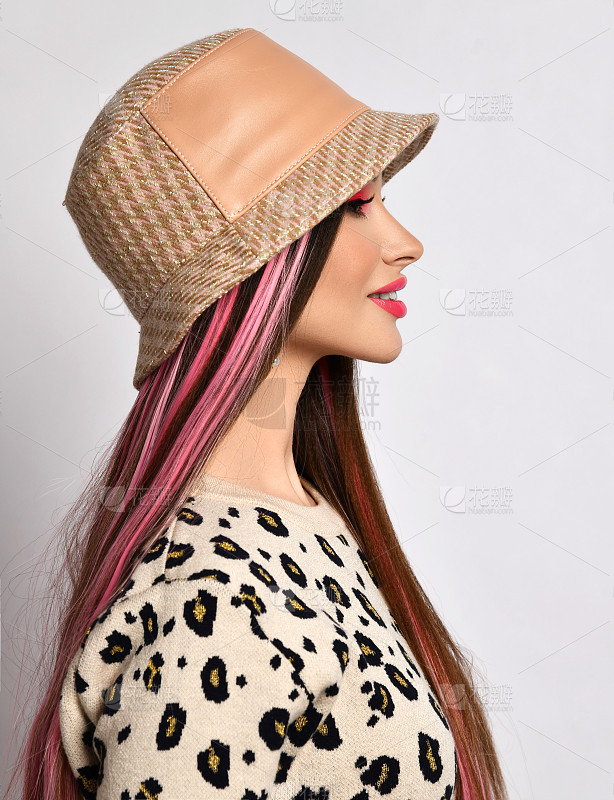 女人肖像的侧面年轻的金发模特中长发优雅和美发_美女图片微信头像