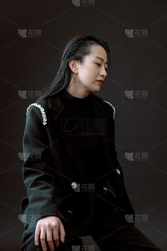 女人在自然界中_美女头像可爱